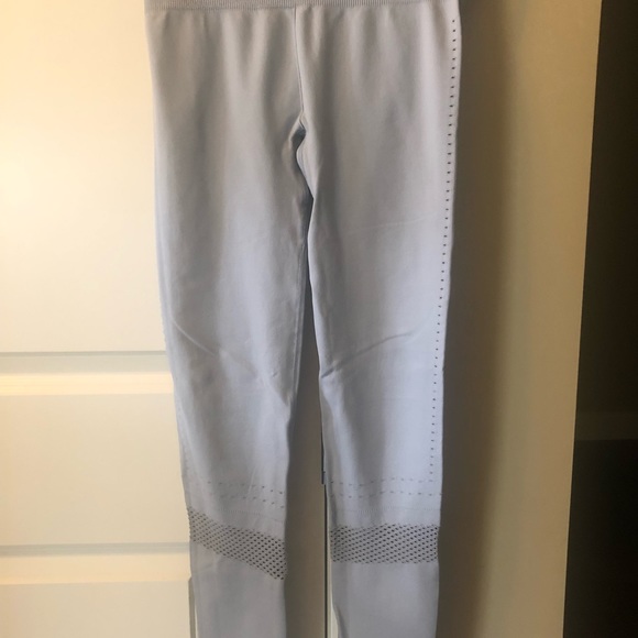 VARLEY PERFORATED LEGGING LIGHT GRAY SIZE MEDIUM - Picture 3 of 10